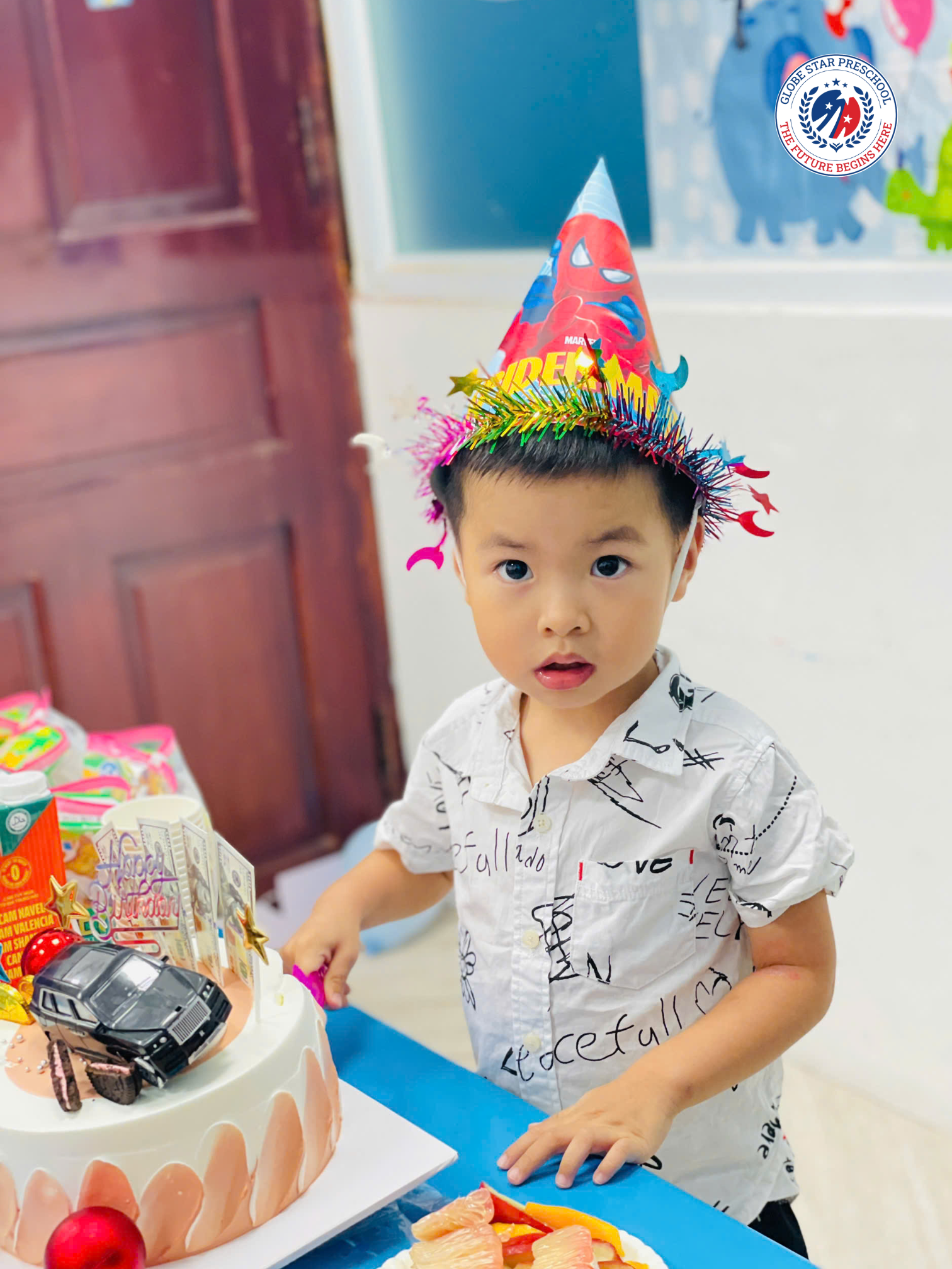 happy doi mu sinh nhat nhin camera