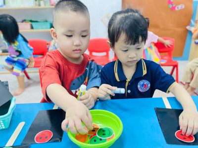 TÌM HIỂU VỀ ĐÈN GIAO THÔNG CÙNG BÉ GLOBE STAR