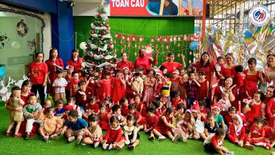 BÉ ĐÓN GIÁNG SINH LUNG LINH TẠI GLOBE STAR ❄️☃️