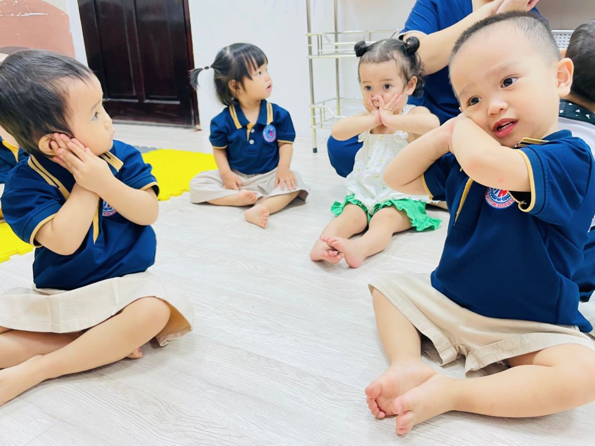 TĂNG CƯỜNG HORMONE HẠNH PHÚC CHO BÉ GLOBE STAR QUA GIỜ AEROBIC